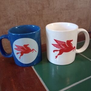 Mobil Logo Pegasus Cup Set